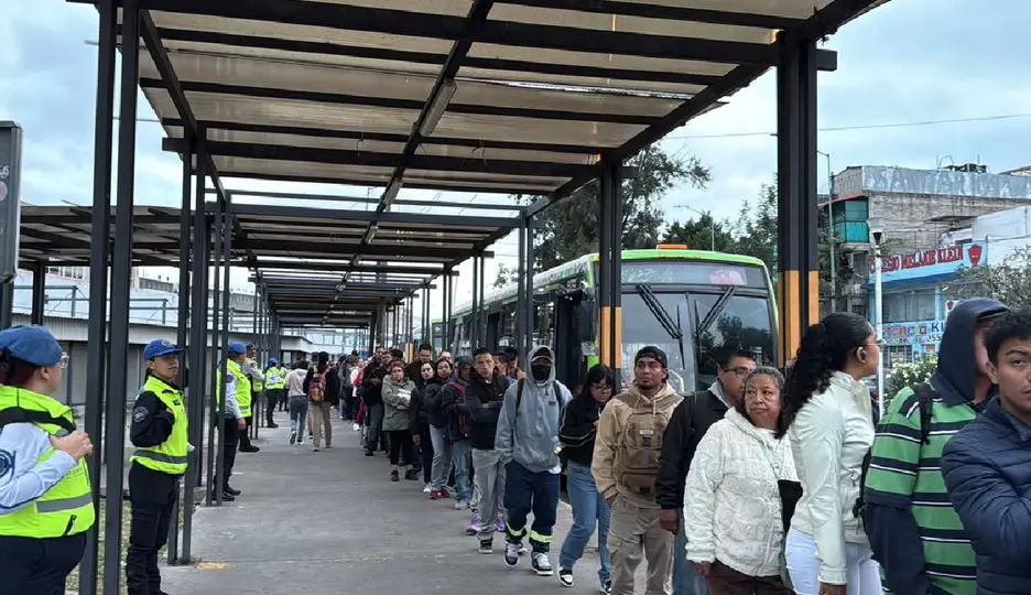 Unidades de RTP apoyan el traslado de pasajeros en el tramo afectado  / @Metro_CDMX