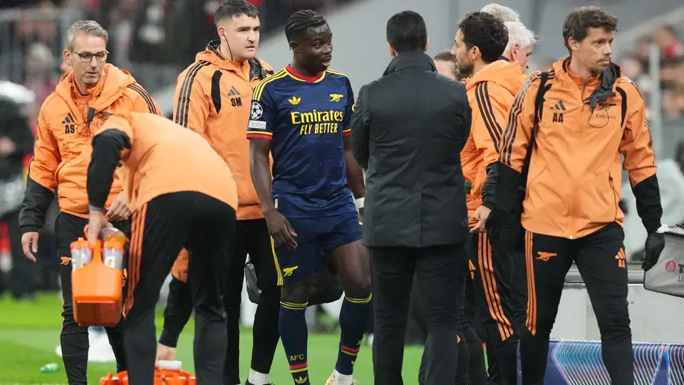 Bukayo Saka tras su lesión en el partido de Arsenal contra Bayern Munich | AP
