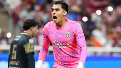 ¡El show del Tala! Raúl Rangel fue fundamental en la victoria de Chivas sobre Necaxa