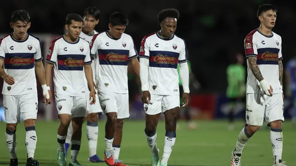 Jugadores de Atlante abandonando la cancha del Olímpico Benito Juárez | MEXSPORT
