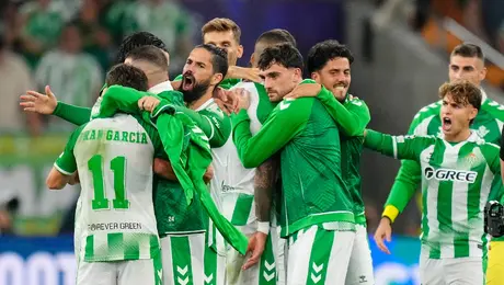 Mientras Betis celebra triunfo en Champions League, Fidalgo suma otro partido sin acción