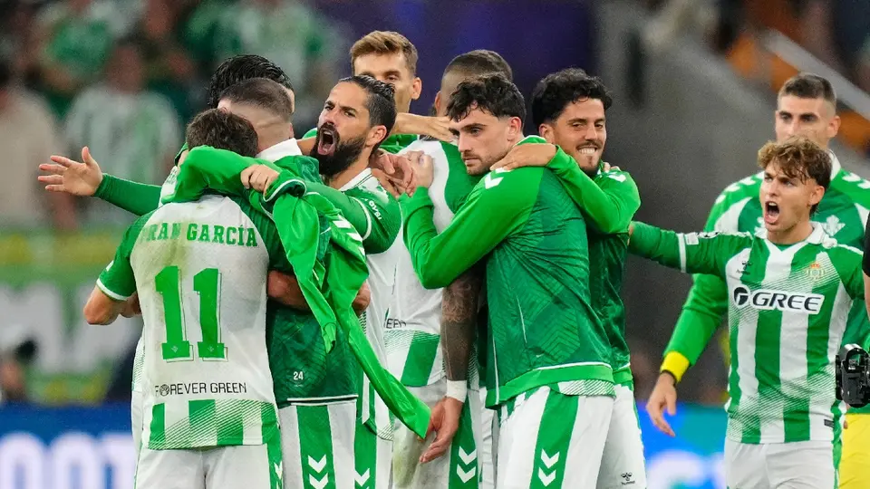 Mientras Betis celebra triunfo en Champions League, Fidalgo suma otro partido sin acción