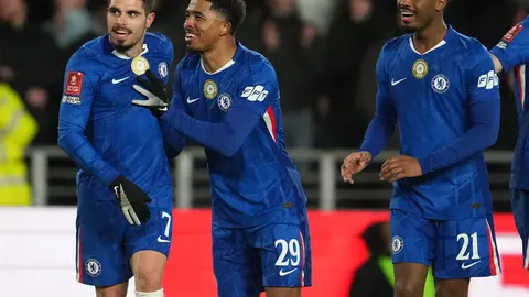 Wesley Fofana en celebración con sus compañeros de Chelsea | AP