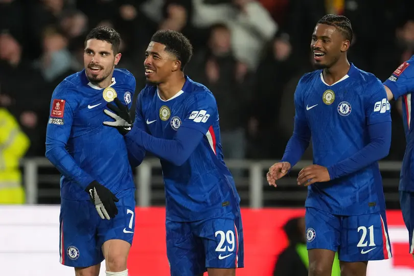 Wesley Fofana en celebración con sus compañeros de Chelsea | AP