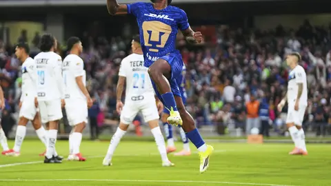 Álvaro Angulo en CU celebrando su gol ante Rayados l IMAGO7