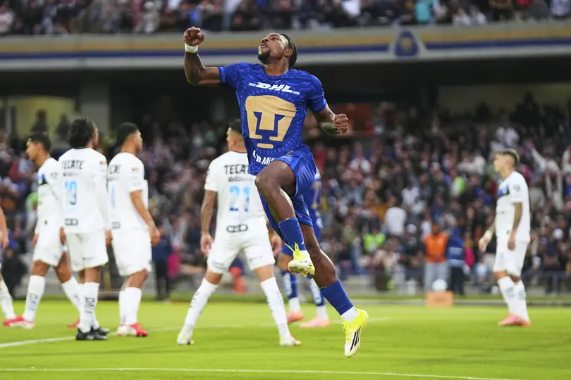 Álvaro Angulo en CU celebrando su gol ante Rayados l IMAGO7
