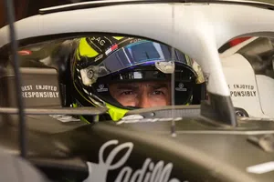 Checo Pérez en el monoplaza de Cadillac | AP