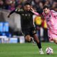 Messi disputa el balón con Mathieu Choiniere en el partido entre Inter Miami y LAFC | AP
