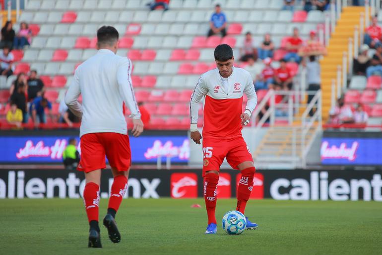 Everardo López, de Toluca, calentando previo al partido | IMAGO7
