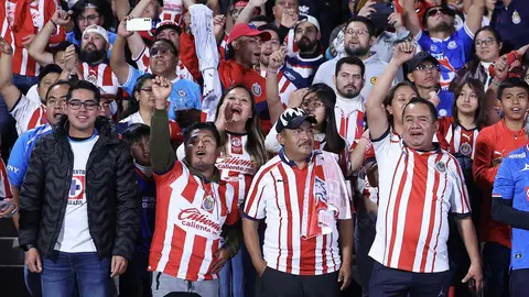 ¡Invasión rojiblanca! Afición de Chivas amenaza con abarrotar duelo ante Cruz Azul