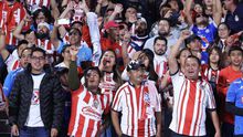 ¡Invasión rojiblanca! Afición de Chivas amenaza con abarrotar duelo ante Cruz Azul