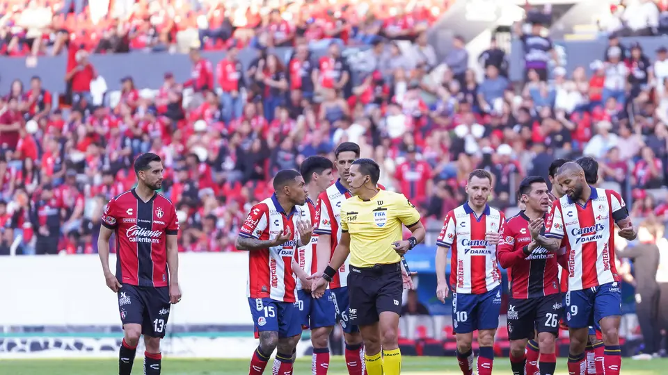Atlético de San Luis discutiendo con el arbitro, Daniel Quintero Huitrón I IMAGO7