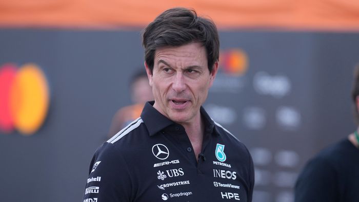 Toto Wolff, director de Mercedes, durante la pretemporada en Bahréin | AP