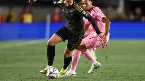 Heung-Min Son se enfrenta a Ian Fray en el partido entre Inter Miami y LAFC | AP