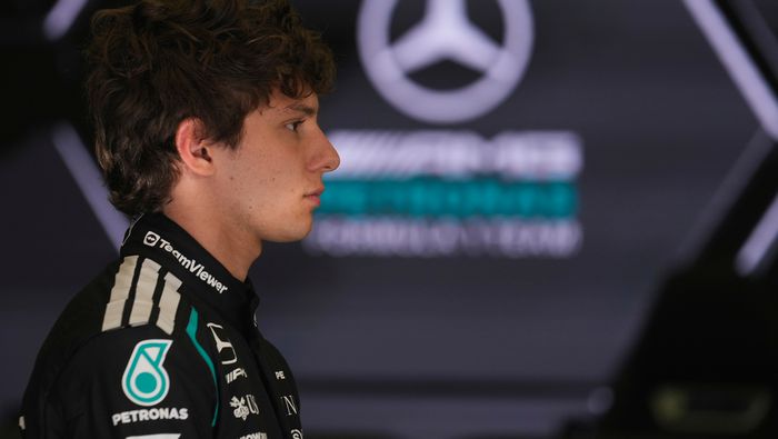 Andrea Kimi Antonelli con Mercedes en la pretemporada de Bahréin | AP