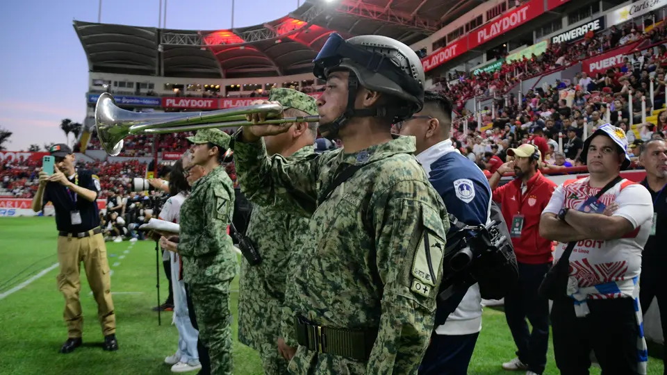 Ejercito Mexicano en el Estadio Victoria de Necaxa I IMAGO7