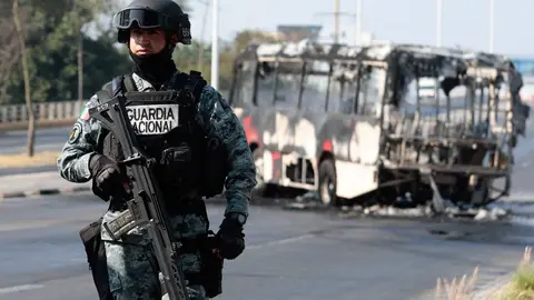 En Jalisco y otros estados hubo narcobloqueos, así como incendios provocados/AFP