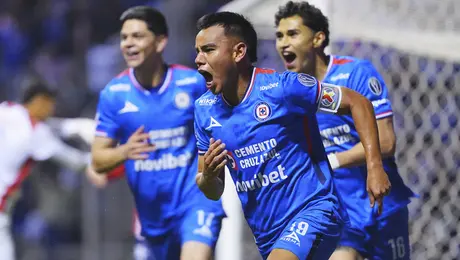 Cruz Azul vence a las Chivas y frena marca perfecta rojiblanca