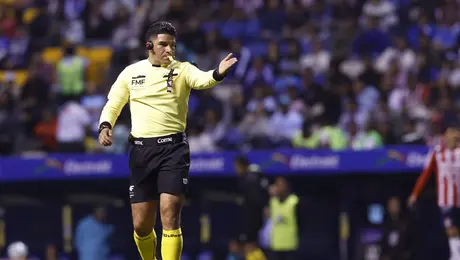 ¿Gol no debió contar? Toro Fernández y su polémico salto sobre Campillo