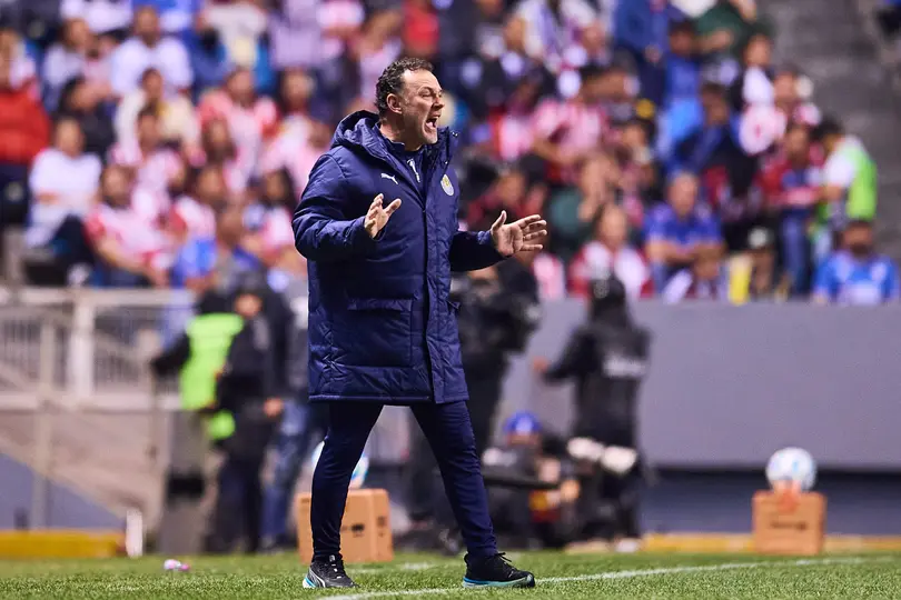 Gabriel Milito, entrenador de Chivas, durante el juego ante Cruz Azul | MEXSPORT