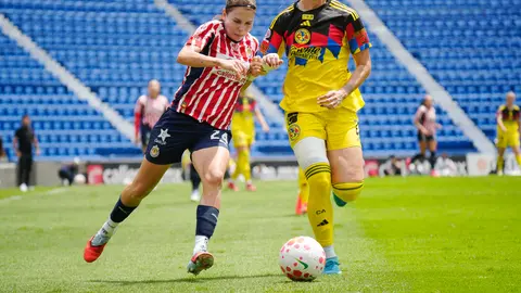 Alicia Cervantes y Jordan Brewster en el Clásico Nacional Femenil I IMAGO7