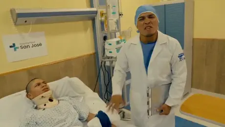 ¡Advierten a Dominik Mysterio! El Hijo del Vikingo ataca brutalmente a su hermano en el hospital