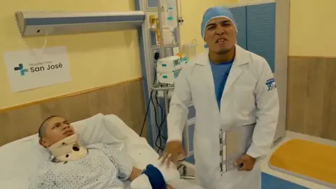 ¡Advierten a Dominik Mysterio! El Hijo del Vikingo ataca brutalmente a su hermano en el hospital