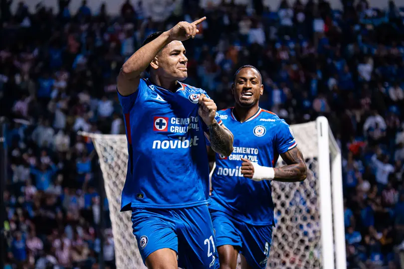 Toro Fernández celebrando gol ante Chivas l IMAGO7