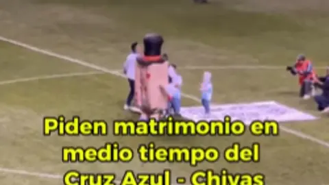 La propuesta de matrimonio en el Cruz Azul vs Chivas l CAPTURA