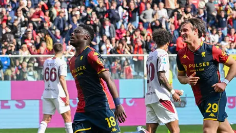 Con Johan Vásquez como titular, Genoa golea a Torino y se aleja del descenso en la Serie A