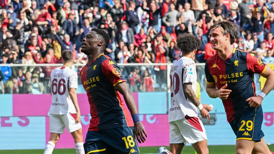 Con Johan Vásquez como titular, Genoa golea a Torino y se aleja del descenso en la Serie A