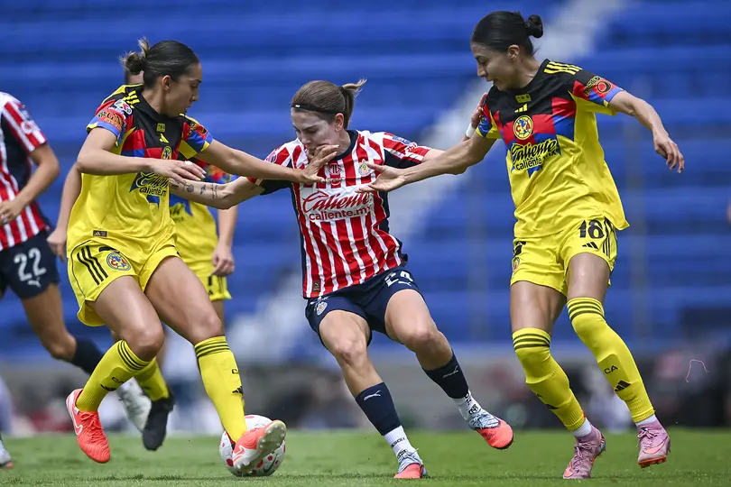 Victoria de Chivas sobre América en la Liga MX Femenil I IMAGO7