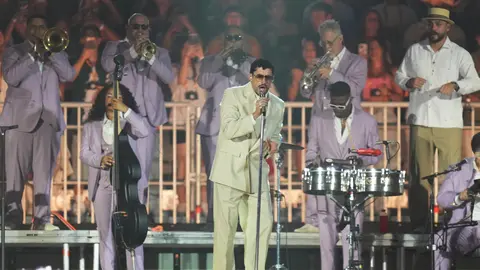 Bad Bunny durante su concierto en Brasil I AP