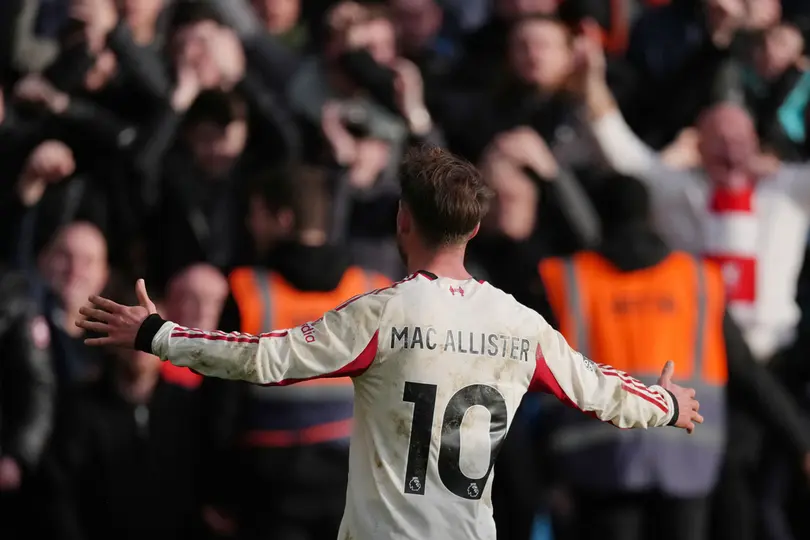 Mac Allister tras anotar el gol de victoria para el Liverpool ante el Nottingham Forest I AP