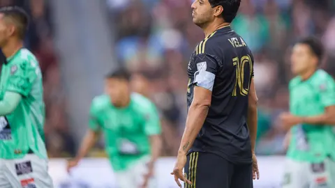 Carlos Vela con el uniforme del LAFC | MEXSPORT