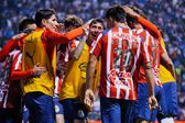 Jugadores de Chivas festejan el gol de Ángel Sepúlveda ante Cruz Azul | IMAGO 7