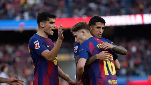 Jugadores de Barcelona felicitan a Fermín López por su gol ante Levante | AP