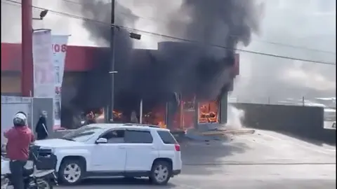 Varios OXXO's fueron incendiados por integrantes del crimen organizado / Especial