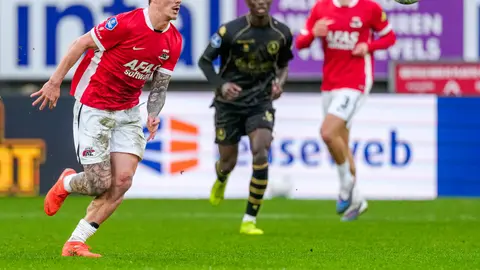 El equipo de Mateo Chávez se llevó la victoria ante Sparta | X: @AZAlkmaar