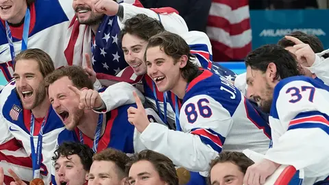 Estados Unidos se lleva el oro en Hockey Varonil y hace homenaje a Johnny Gaudreau