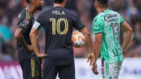 Carlos Vela con el uniforme del LAFC | MEXSPORT