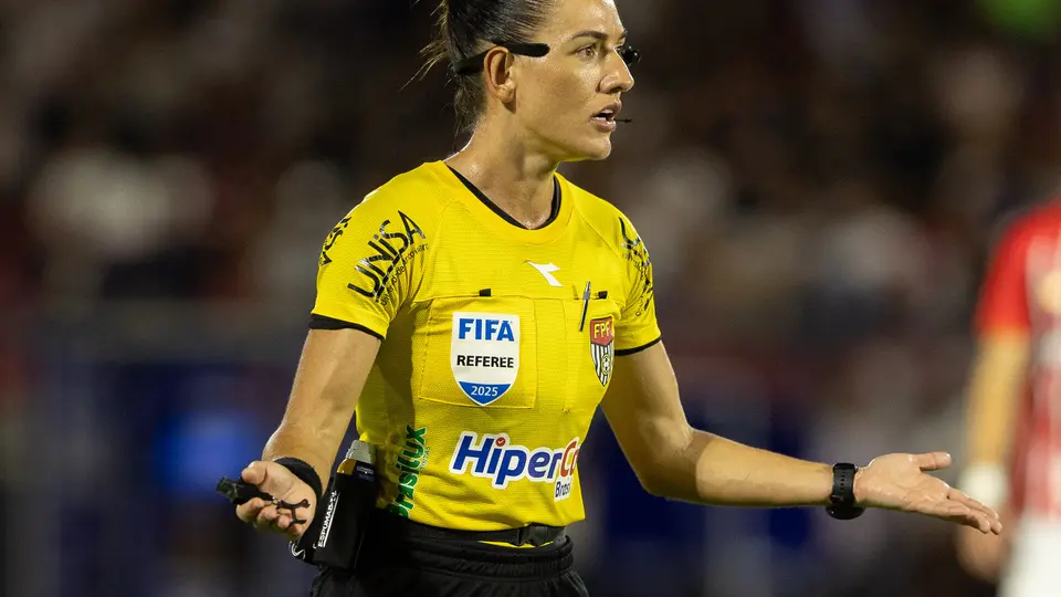 Daiane Muniz, árbitra brasileña | Grosby Group