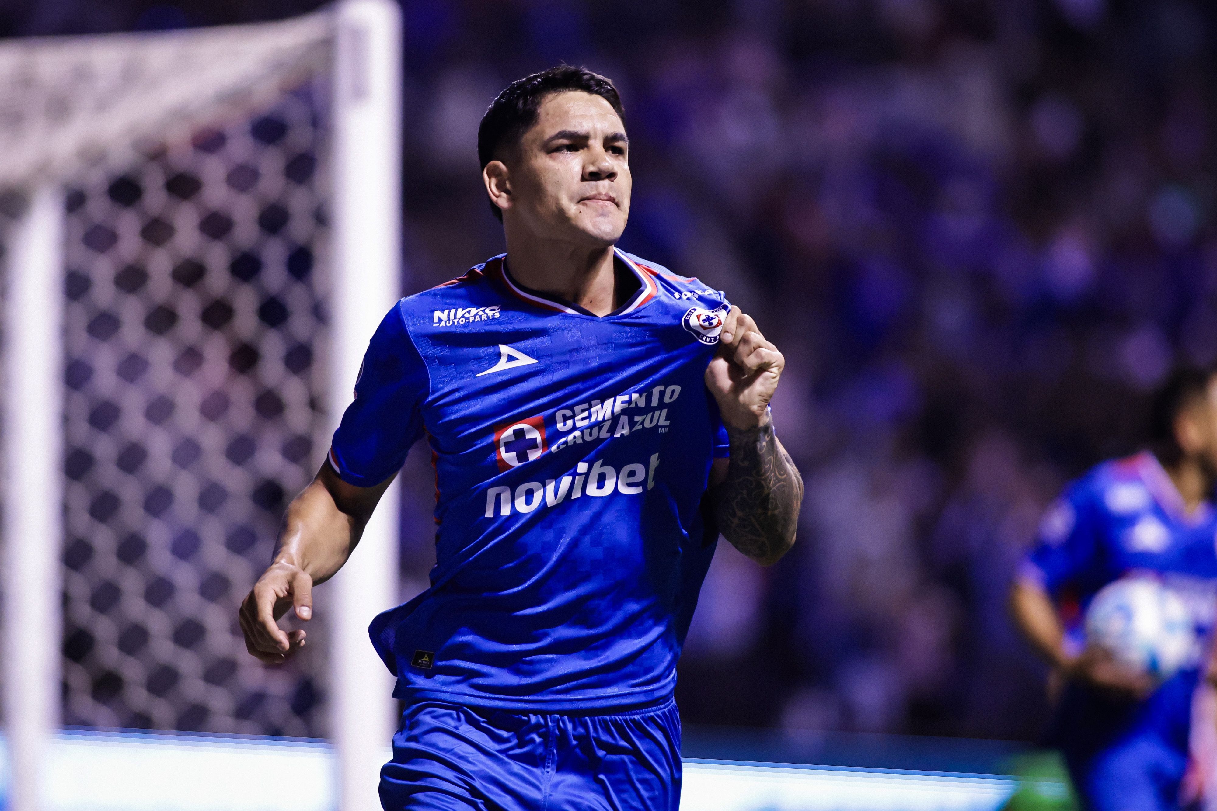 Toro Fernández celebra su gol ante Chivas | MEXSPORT