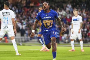 Álvaro Angulo firma su primer doblete con Pumas