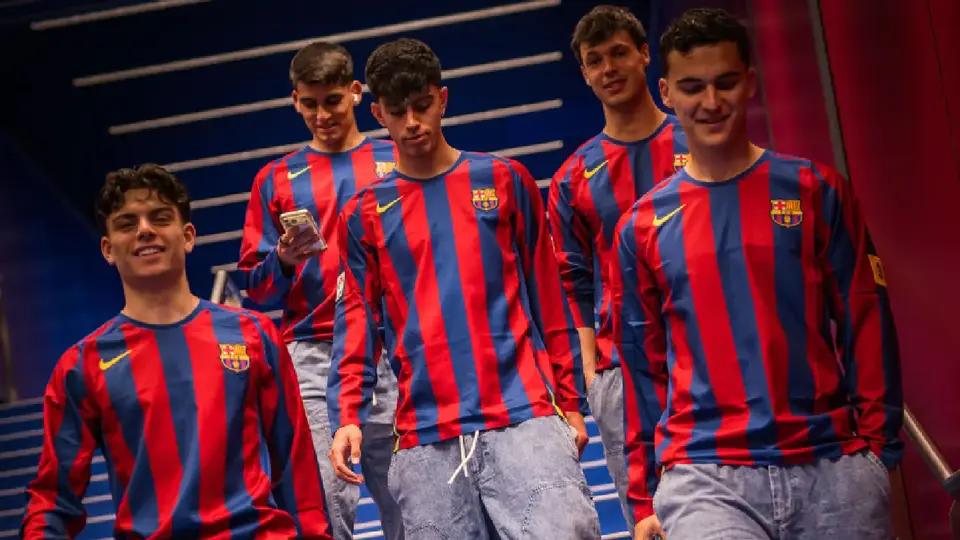 Barcelona sorprende con homenaje a Ronaldinho previo al duelo ante Rayo Vallecano