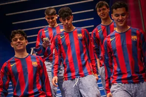 Barcelona sorprende con homenaje a Ronaldinho previo al duelo ante Rayo Vallecano