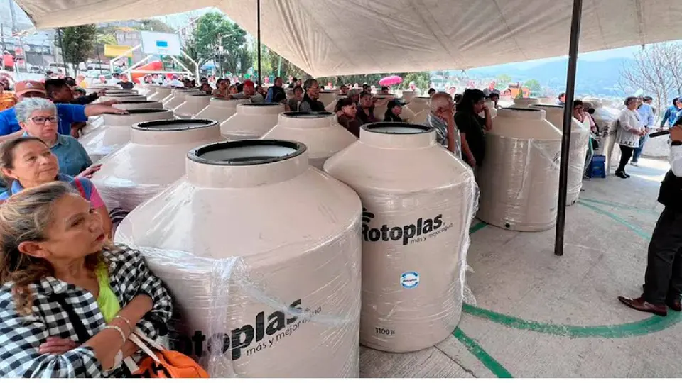 Autoridades entregarán hasta 2 mil tinacos en Metepec, Edomex./ RS