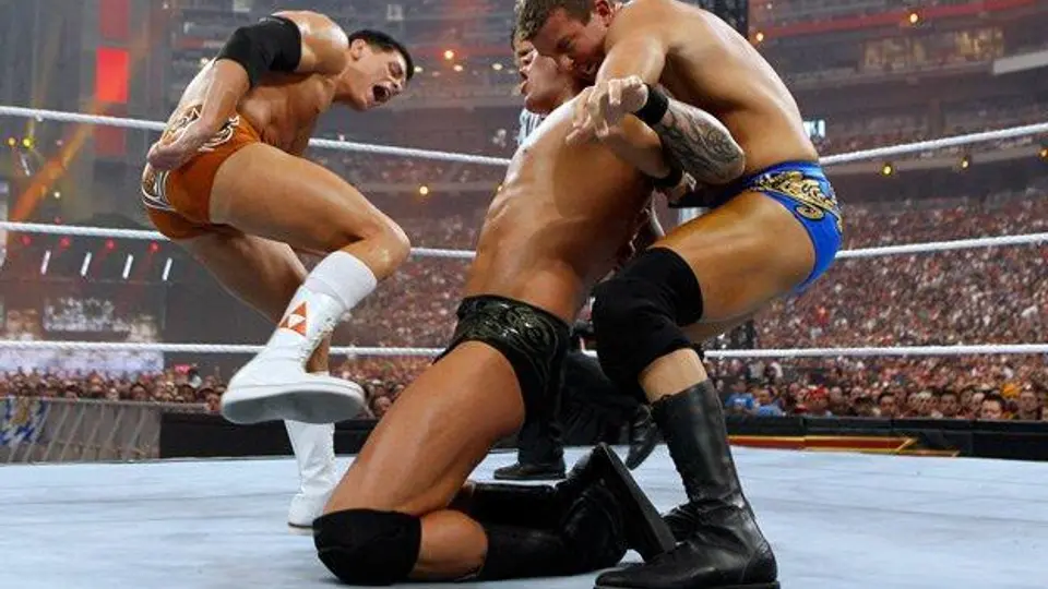 Cody Rhodes (izquierda) en WrestleMania 26 | wwe.com