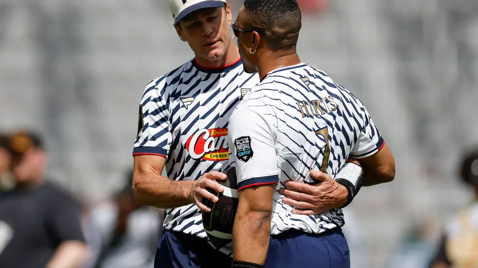 Tom Brady y Jalen Hurts en Fanatics Flag Football Classic | AP