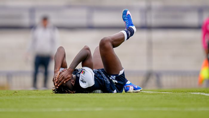 Chinwendu Ihezuo sufrió una terrible lesión en el tobillo en el juego de Pachuca ante Pumas | IMAGO 7